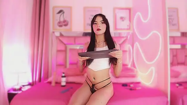 Nefera Noxx online show from December 15, 4:07 am