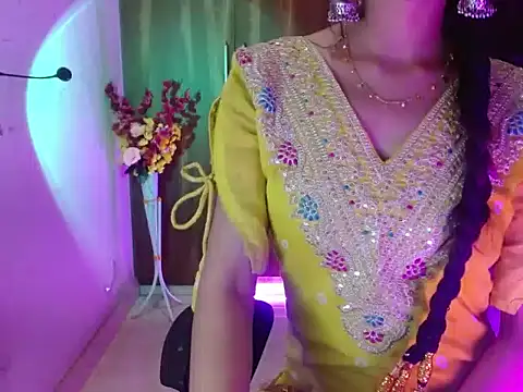 Roiseeee online show from April 8, 7:10 am