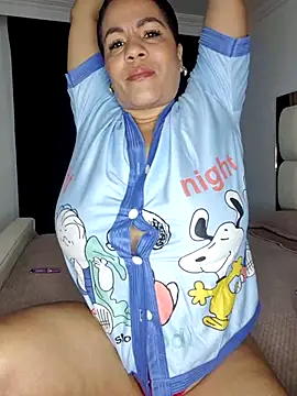 karla-bruni online show from April 10, 10:10 am