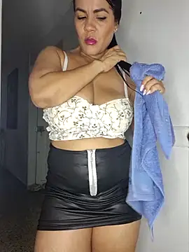 karla-bruni online show from February 11, 10:17 am