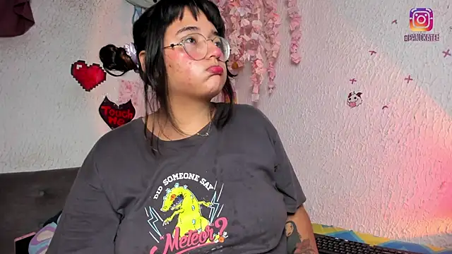 Emilycollei online show from April 7, 4:14 am