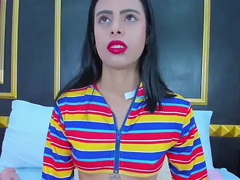 laura maite  online show from November 17, 11:55 am