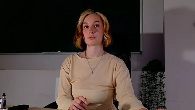 ClaireMathis online show from June 19, 3:04 pm