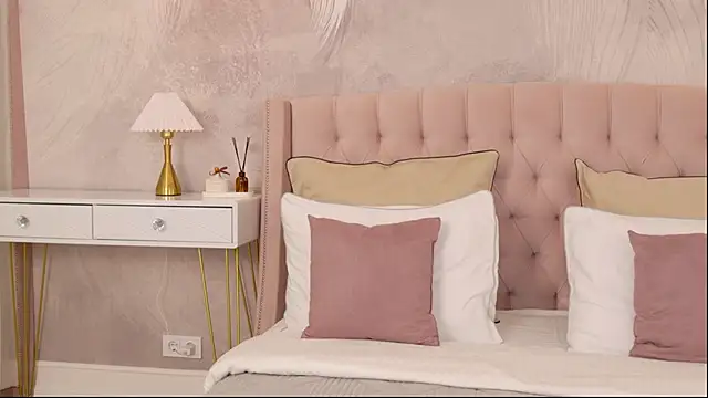 ClaireMathis online show from April 28, 3:05 pm