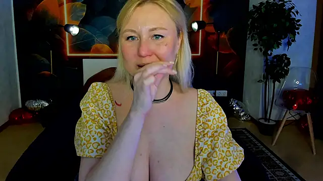 scent  of woman online show from May 15, 1:33 am
