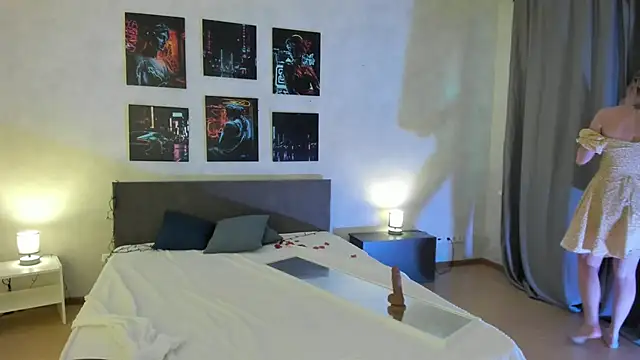 scent  of woman online show from April 9, 4:48 am