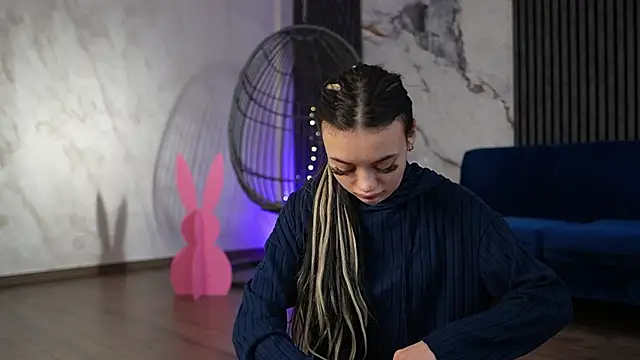 RachelRavee online show from April 8, 4:47 am