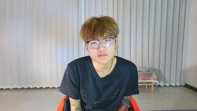 KK-cuteboy online show from April 7, 12:18 pm