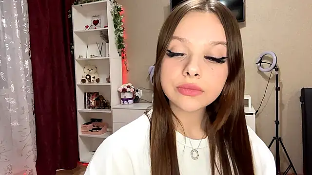 VallieBronstade online show from March 23, 5:41 pm