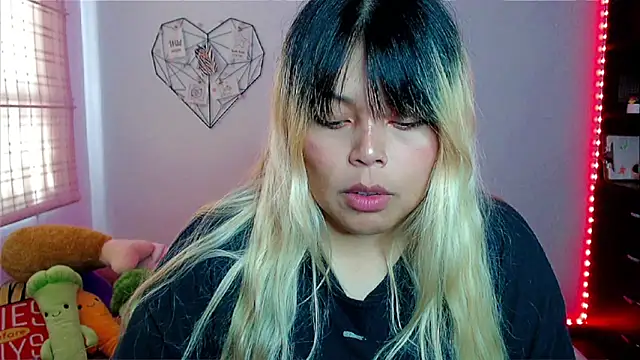 EllieMoonX online show from December 15, 9:42 pm