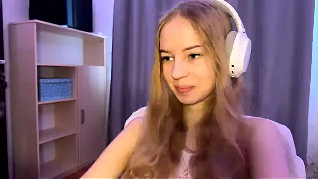 LunaCrave online show from October 20, 9:45 am