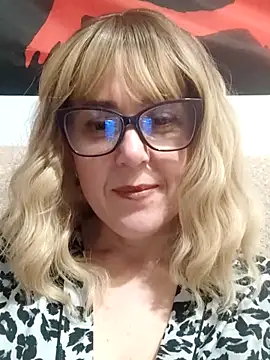 Amelialove42 online show from April 18, 7:40 pm