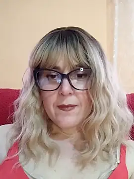 Amelialove42 online show from May 14, 1:50 pm