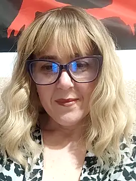 Amelialove42 online show from April 18, 7:58 pm