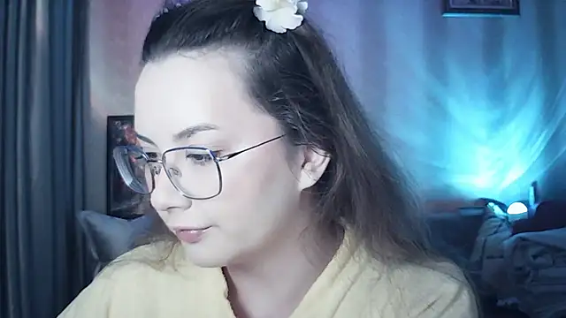 MoodieMira online show from May 28, 7:01 pm