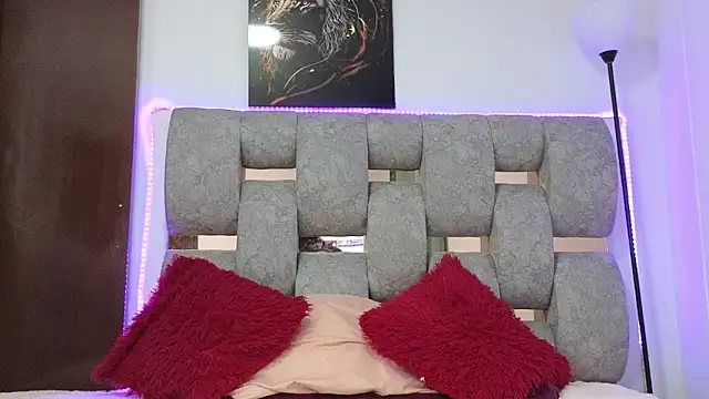 alix kitty online show from December 18, 8:24 pm