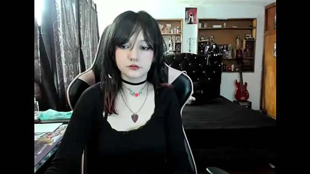 Maki Zein  online show from December 1, 7:16 pm