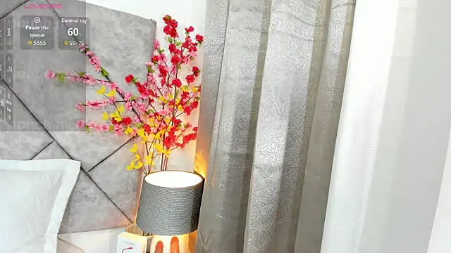  naylaa  online show from April 22, 3:03 am