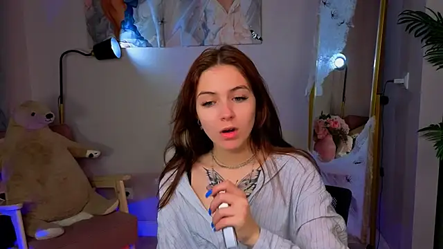 enchanted bella online show from October 26, 1:28 pm