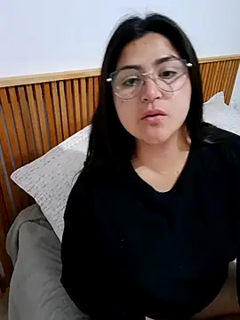 morenalatinaa online show from May 4, 1:26 pm