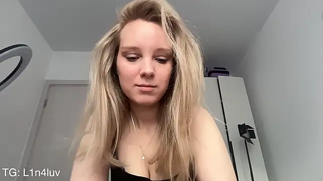 AIicaparkerc online show from March 29, 2:16 pm