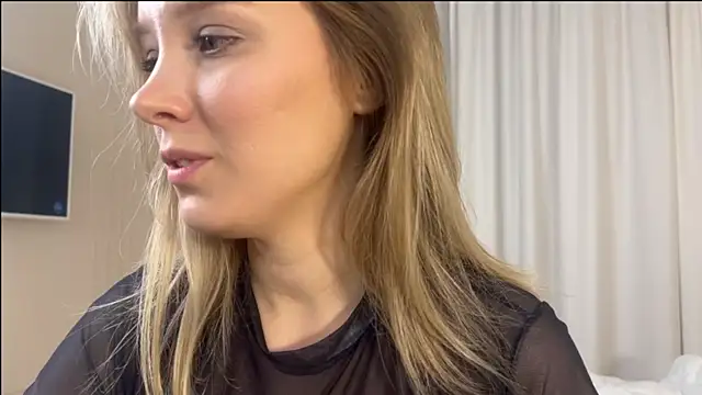 AIicaparkerc online show from October 14, 11:07 pm