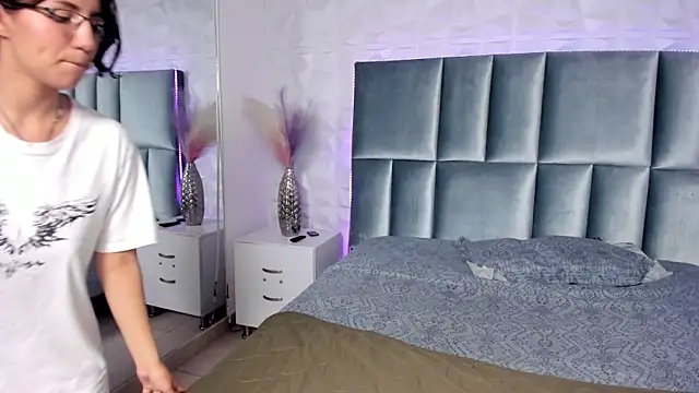 HollyPeach online show from November 25, 8:09 pm