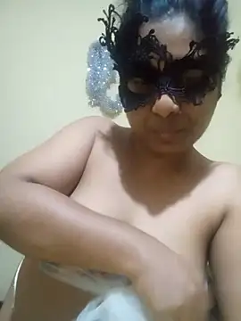 Expose Queen online show from February 2, 8:19 pm