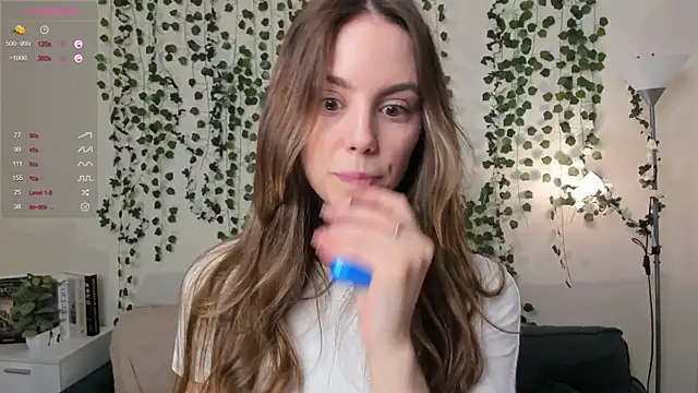 sweet and flirt online show from October 28, 7:25 am