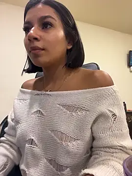 AlyssaRay online show from April 8, 12:07 pm