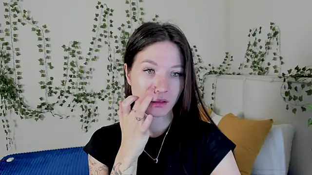 ChillGato online show from December 21, 1:21 am