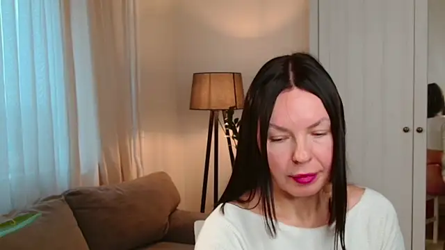 LittleNicolee online show from December 15, 1:05 pm