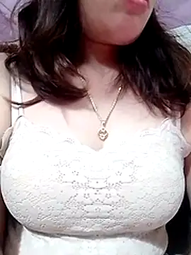 YiyinLy online show from February 9, 7:32 am