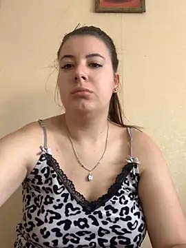 MiraCastellon online show from November 17, 9:43 am