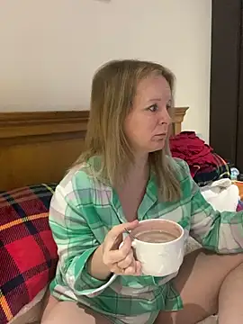 madamlillyrose online show from January 6, 9:24 am