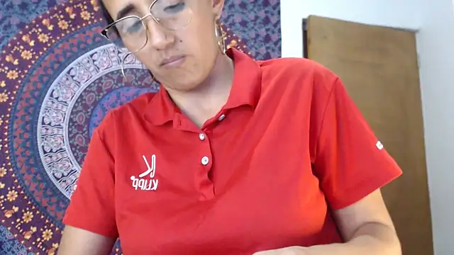 Lucyy Naugthy online show from February 6, 1:20 am