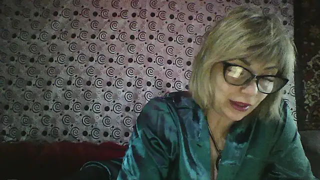 Lia Ray online show from December 17, 8:24 pm