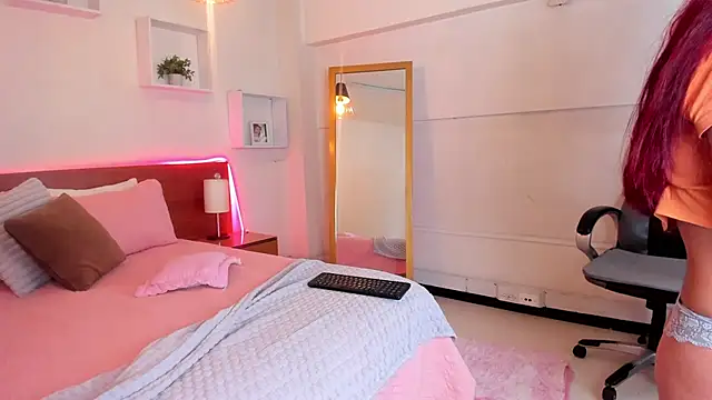 Cat  Moon   online show from November 1, 8:02 pm