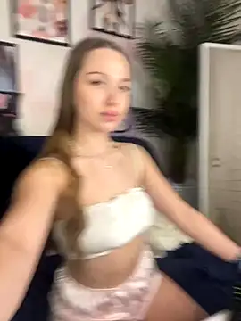 MiyaMeow- online show from November 25, 1:13 pm