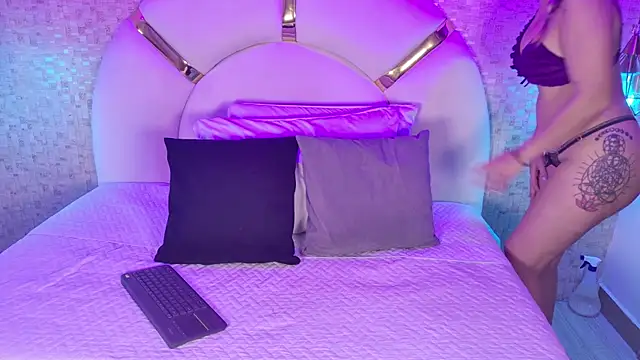 emmy rose25 online show from January 8, 7:40 pm