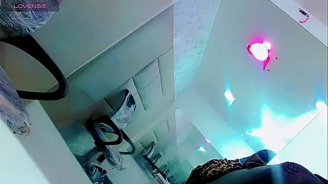 NharkaHott online show from November 22, 8:00 pm