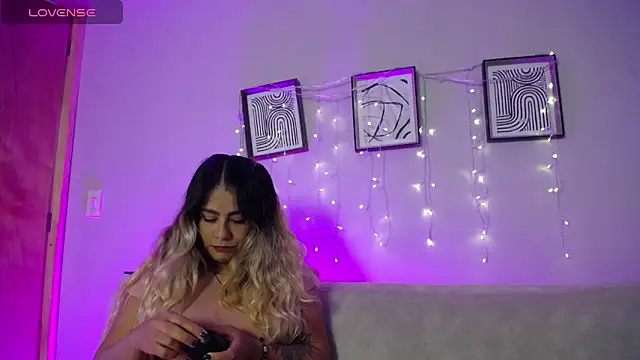 Sweet Bella Valery online show from April 20, 8:01 pm