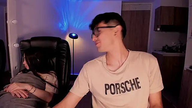 Mikeyvioleta  online show from December 3, 11:18 pm