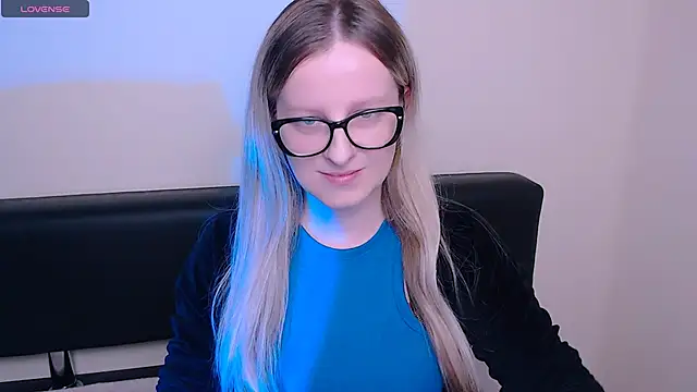 AllaLeomz online show from October 28, 7:47 am