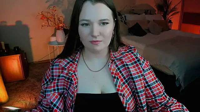 Moonvelle online show from November 24, 11:45 am