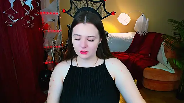 Moonvelle online show from October 25, 4:20 am