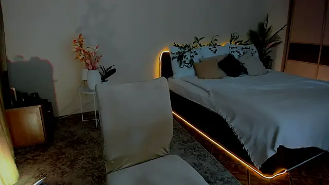 Moonvelle online show from November 16, 4:14 am