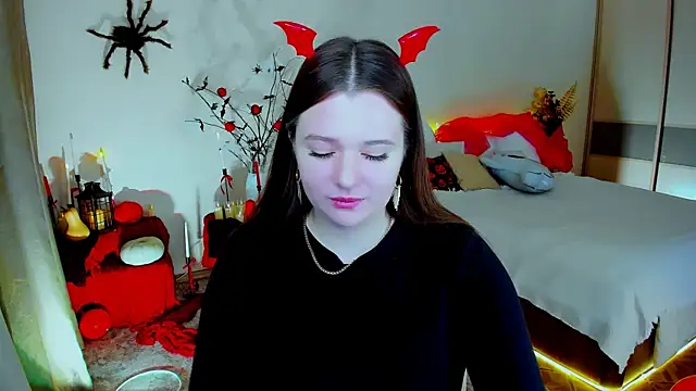 Moonvelle online show from October 26, 4:30 am