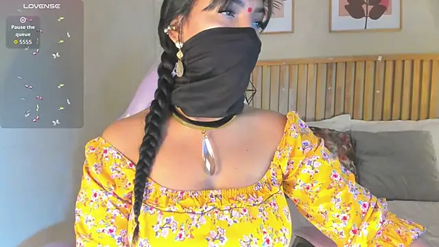 Iniya Parul online show from November 14, 1:33 pm