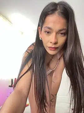 Esmeraldalcl online show from November 14, 9:15 pm